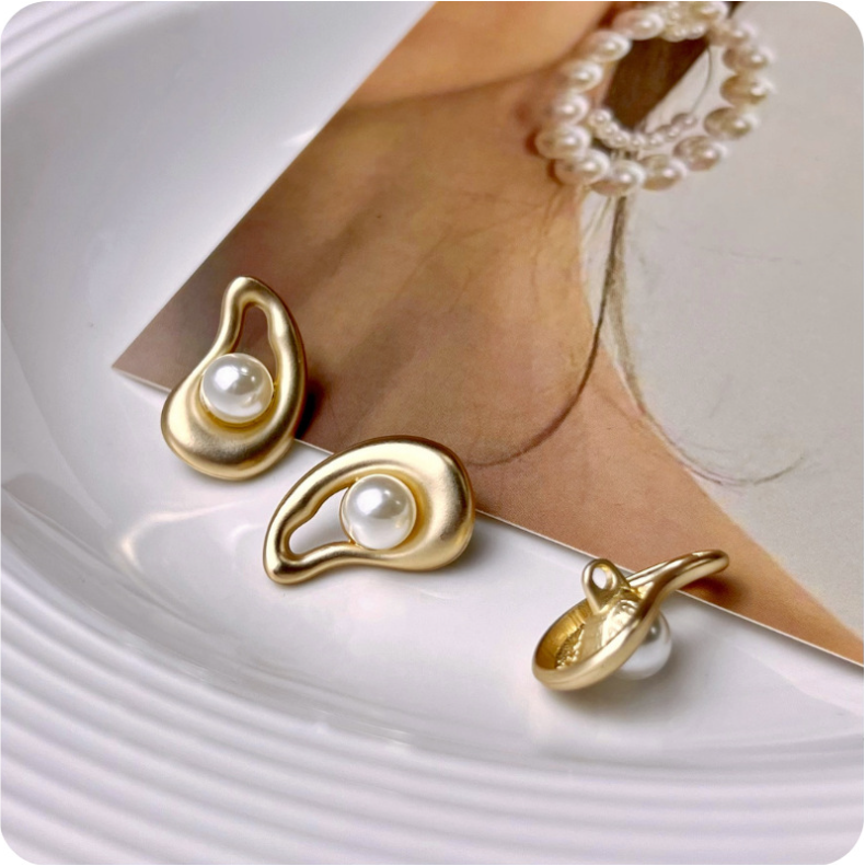 23mm Avocado Perle Hul Metal Skaft Knap 12stk