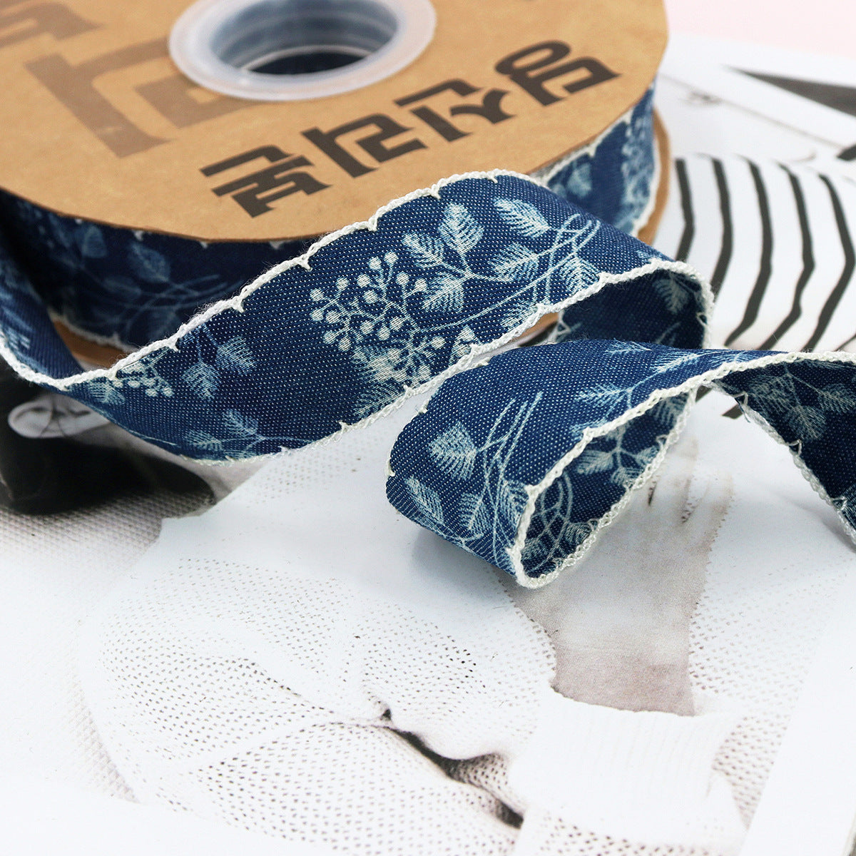 1/1.5 Tomme Blondekantet Denimbånd 5 Yards