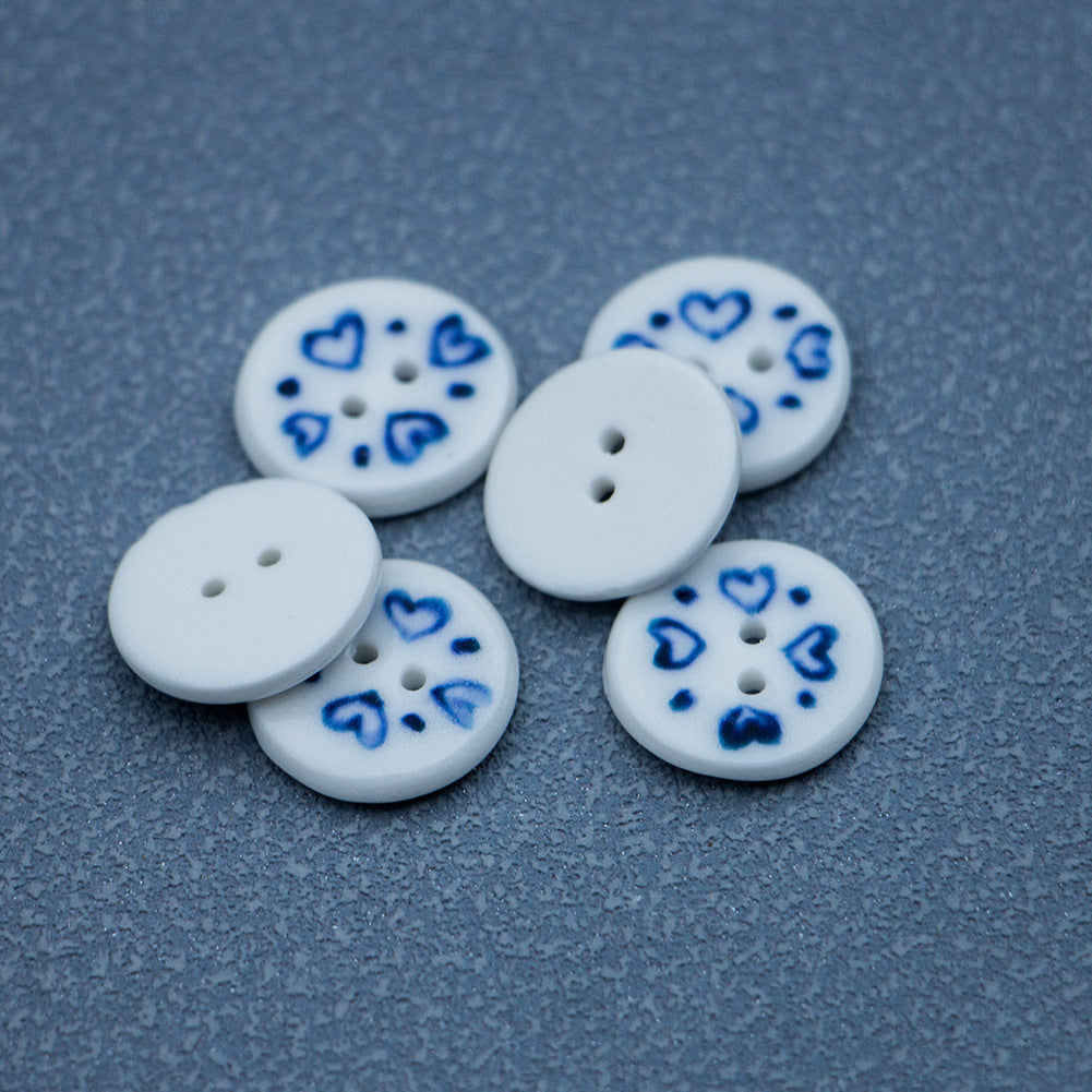 15.6mm kulaté ručně malované modrobílé porcelánové srdcové keramické knoflíky 6ks