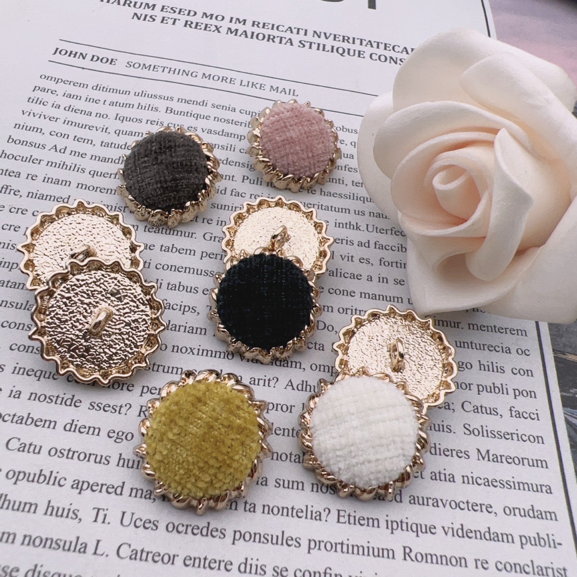 25mm Fløyelsstoff Runde Gear Metallknapper 50 Pakke