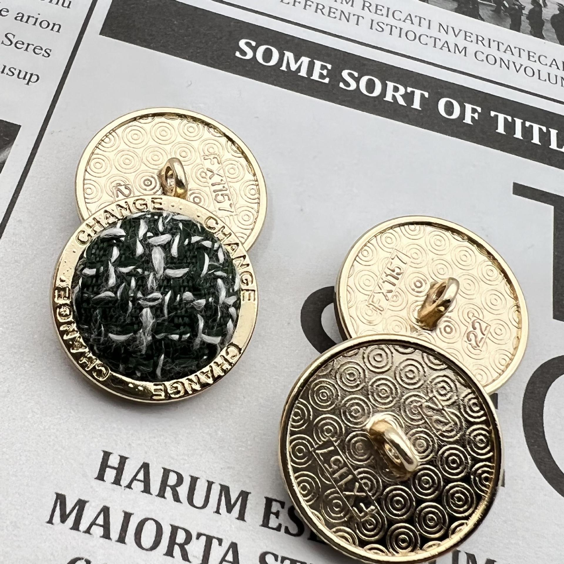 Butoane cu ștanță metalică margine grilă alfabet "Change" 25mm 12 bucăți