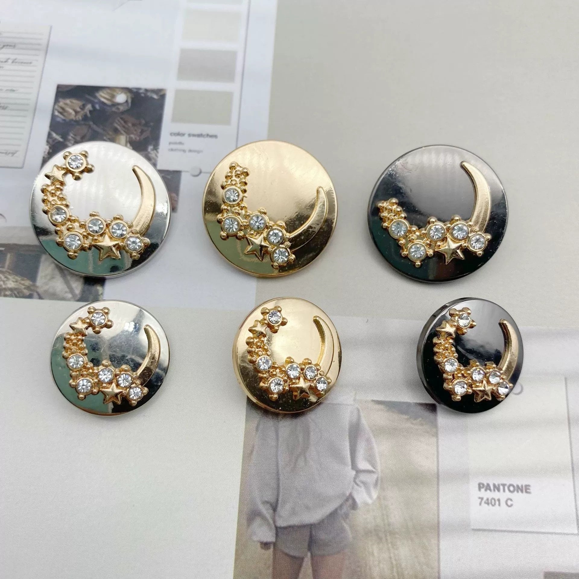 Kulaté měsíční diamantové kovové knoflíky na svetry 48 kusů balení
