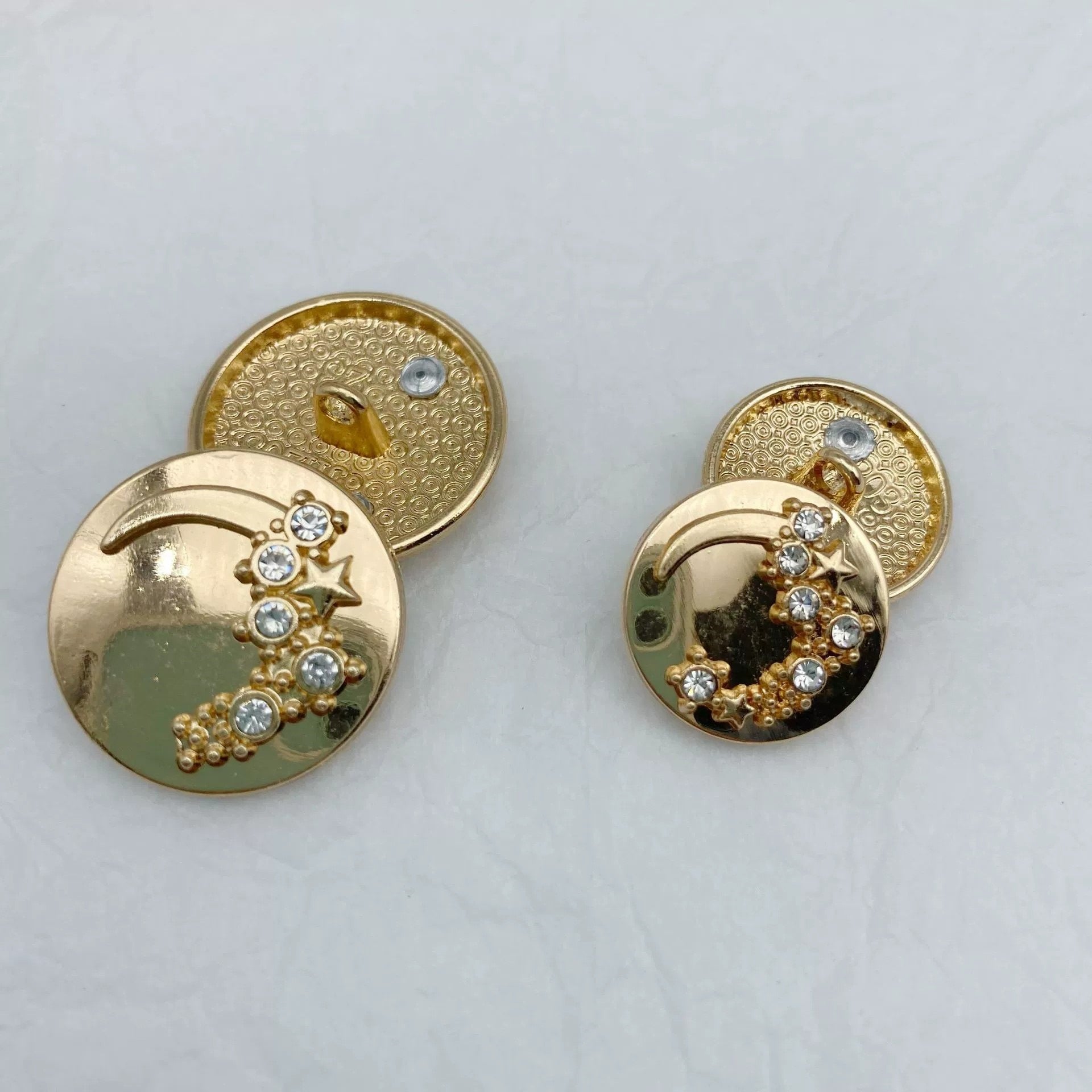 Kulaté měsíční diamantové kovové knoflíky na svetry 48 kusů balení