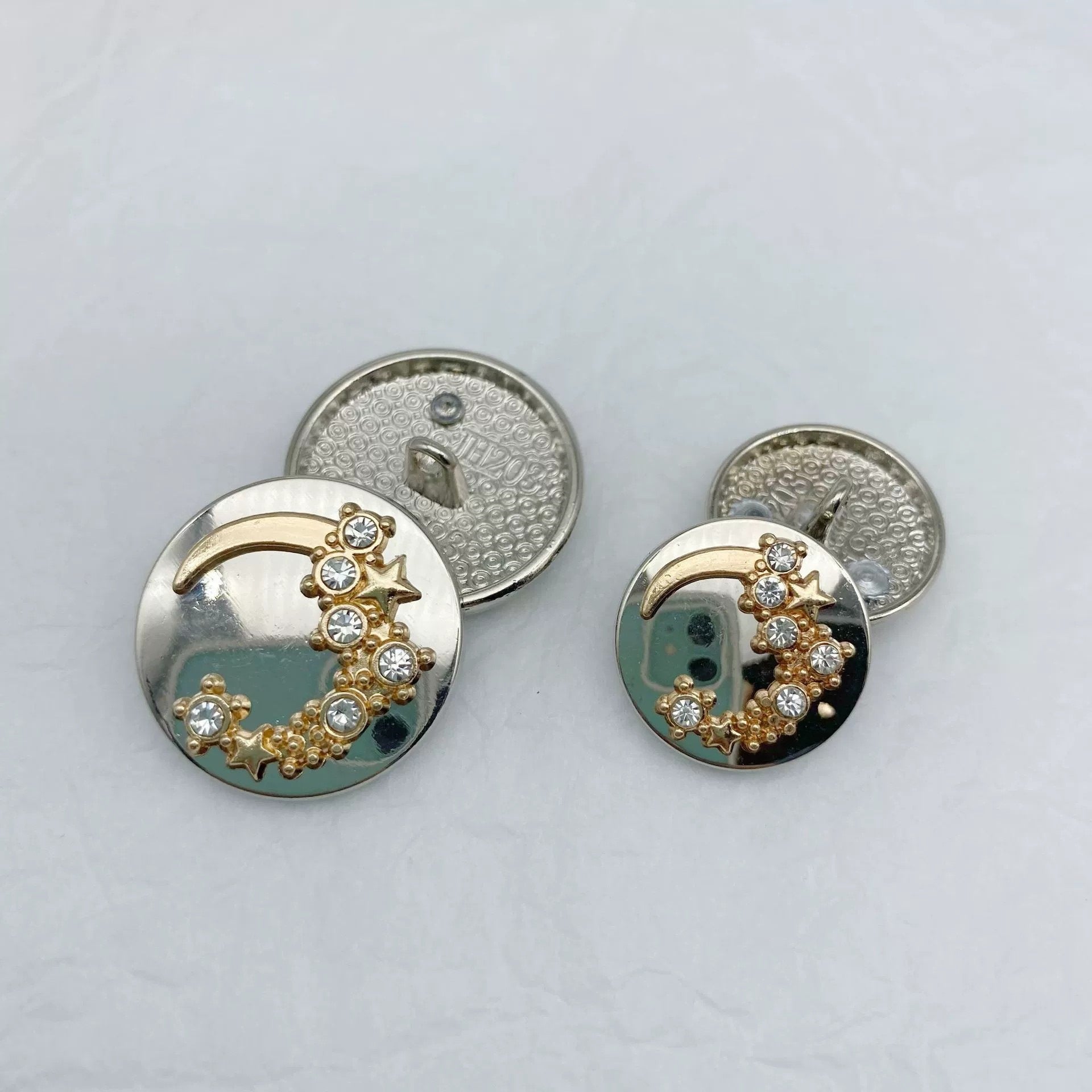 Kulaté měsíční diamantové kovové knoflíky na svetry 48 kusů balení