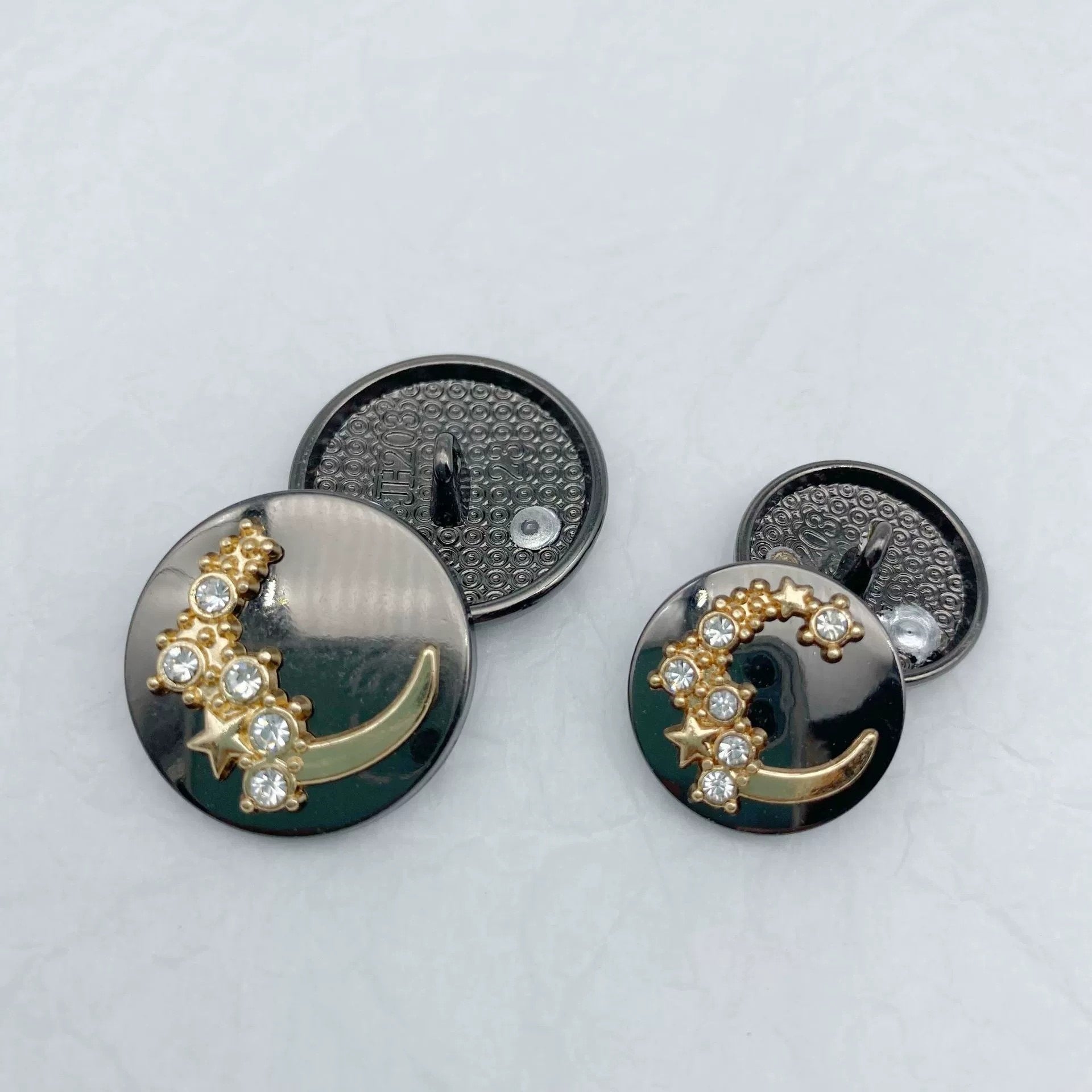 Kulaté měsíční diamantové kovové knoflíky na svetry 48 kusů balení
