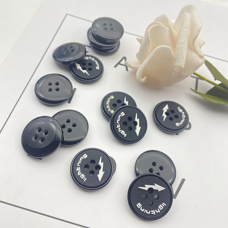 25/28mm Runde 4-Huls Lyn Gummi Harpiks Knapper 48 Pakke