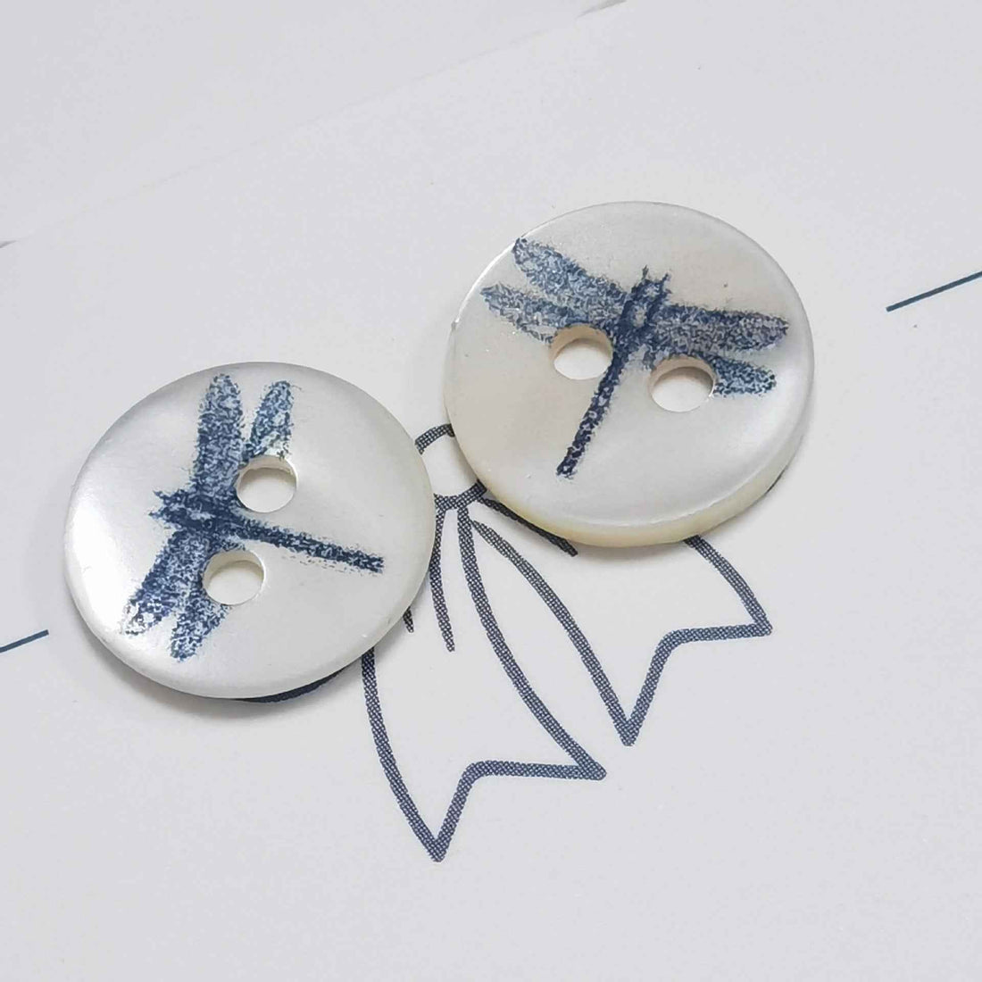 18L Mother of Pearl Shell Buttons Butterfly Dragonfly Prints 100 Pack