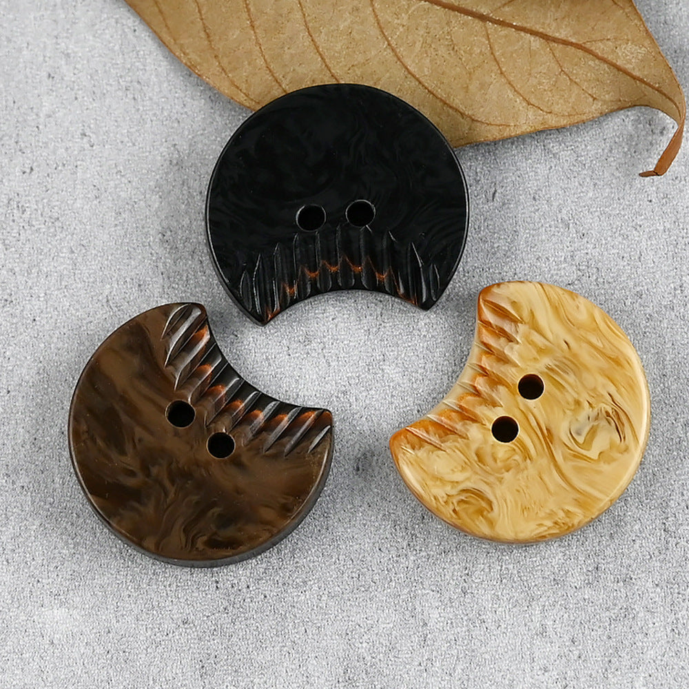 Knoflíky z pryskyřice ve tvaru půlměsíce Malý ďábel Emoji 2 dírky pro svetr kabát 30 ks