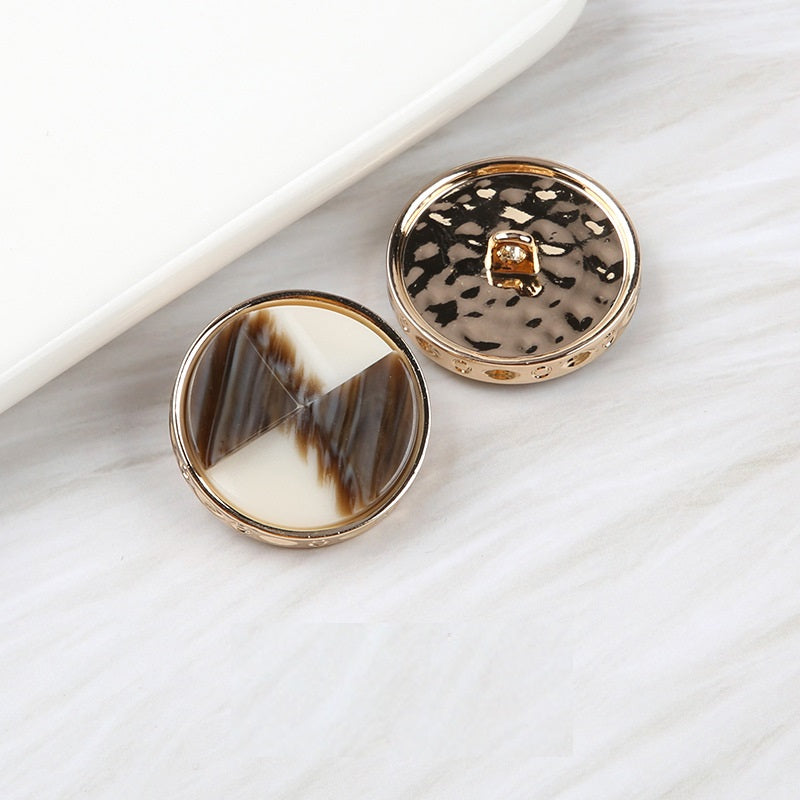 Čierne hnedé gombíky z živice a kovu v tvare ventilátora, dvojfarebné, balenie 20 kusov