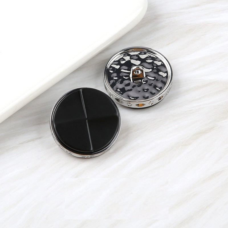 Čierne hnedé gombíky z živice a kovu v tvare ventilátora, dvojfarebné, balenie 20 kusov