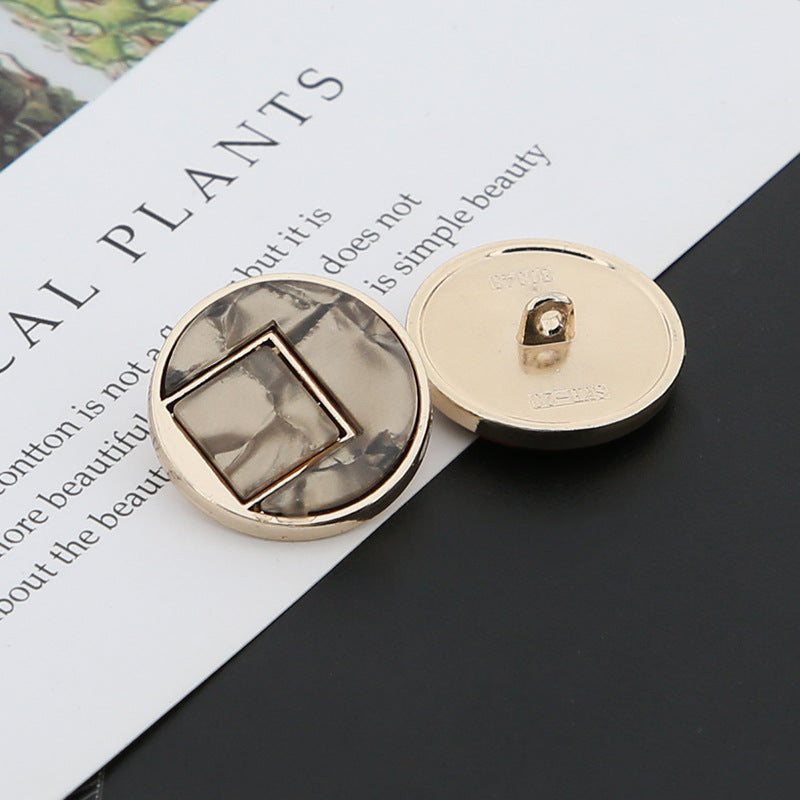 18/23mm ümmargused ruudukujulised valge pruun vaigust metallist nööbid 12 tk