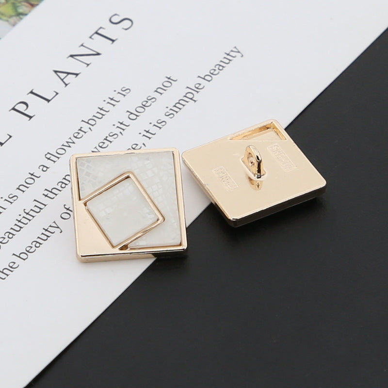 18/23mm ümmargused ruudukujulised valge pruun vaigust metallist nööbid 12 tk