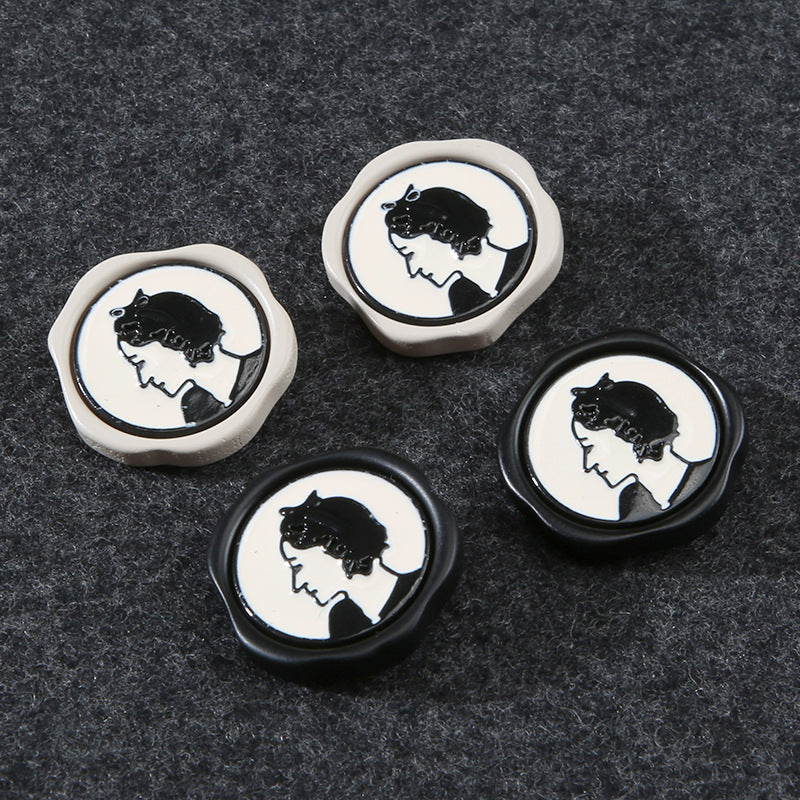 18/23/25mm mustvalged naiselikud portreevaigust metallist varrega nupud 15 pakis