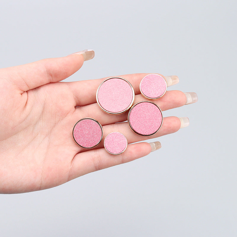 15 - 25mm okrúhle gombíky z recyklovanej živice s kovovým základom, balenie 30 kusov