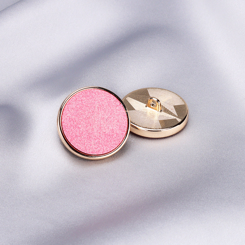 15 - 25mm okrúhle gombíky z recyklovanej živice s kovovým základom, balenie 30 kusov