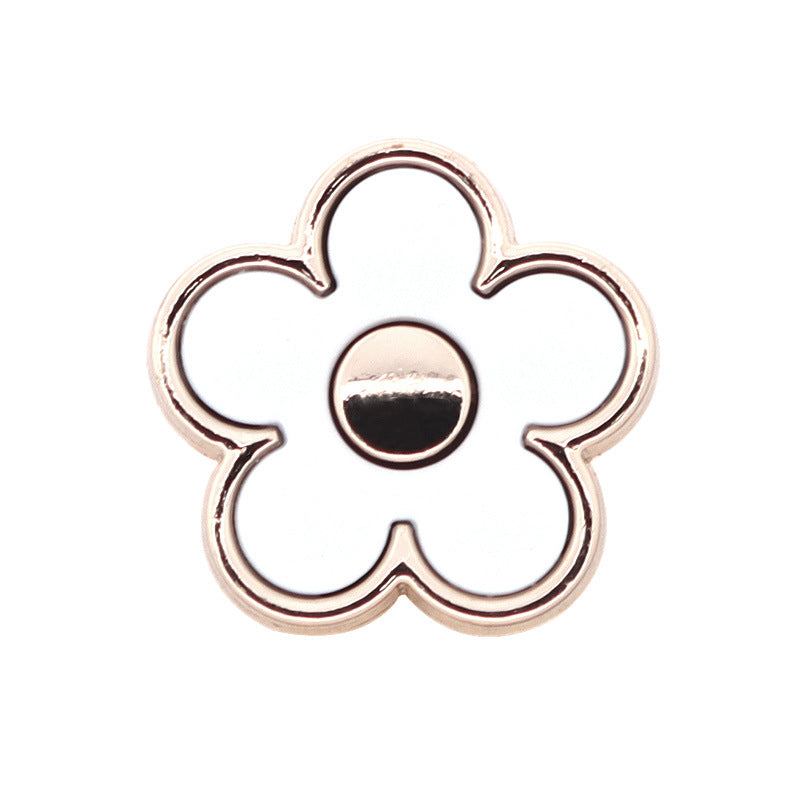 15/20mm biele čierne kvetinové tvarované kovové gombíky s živicovým nožičkou 12 ks