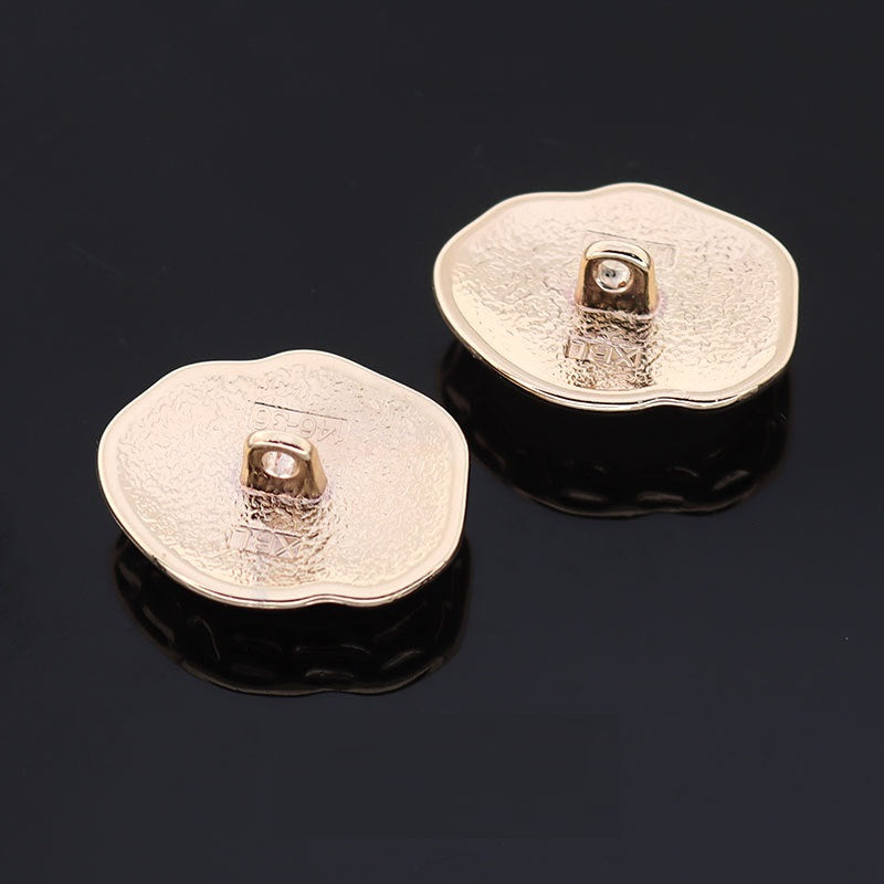 17/20/23mm ebaregulaarne valge must vaigust kuldse metallist nööbid 12 tk