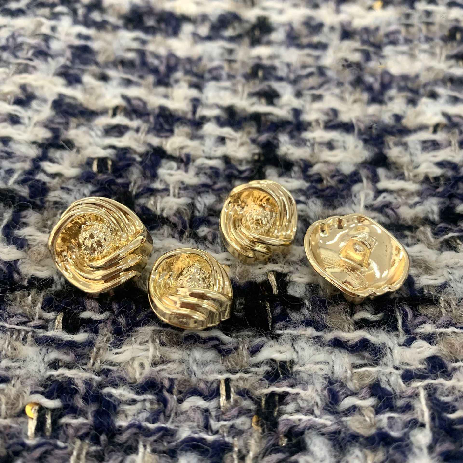 British Style Gold Irregular Lion Head Metal Shank Buttons 50 Pack