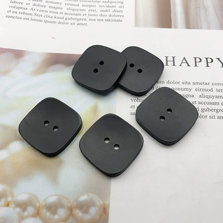 30mm čtvercové černé pryskyřičné knoflíky s 2 dírkami 30 ks