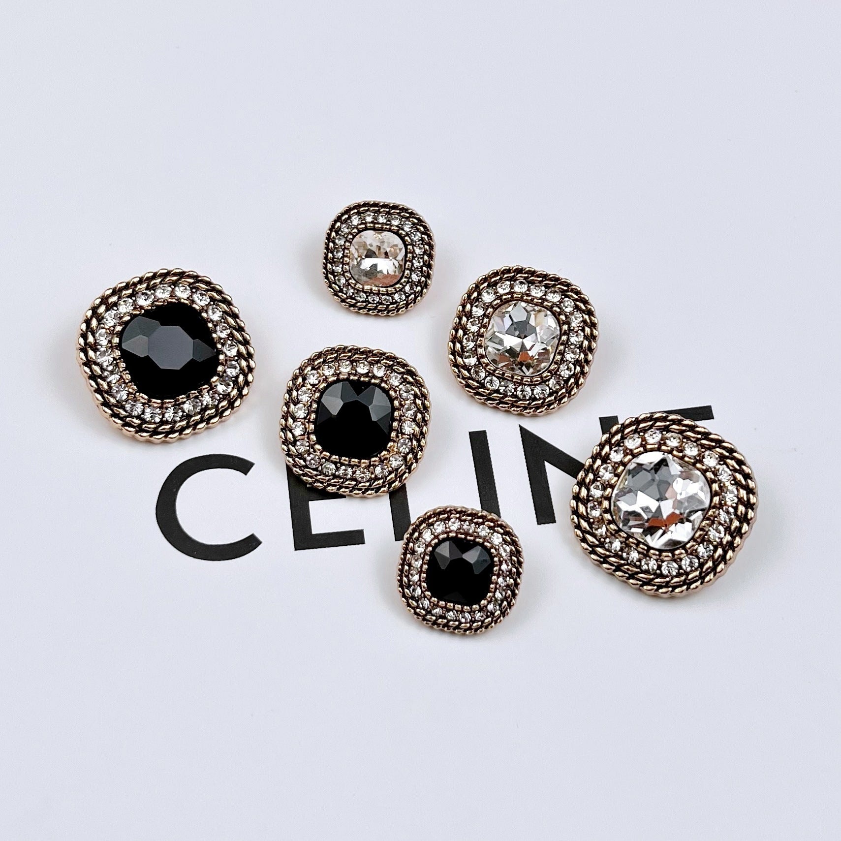 18-25MM Vintage diamantové čtvercové kovové knoflíky 12ks