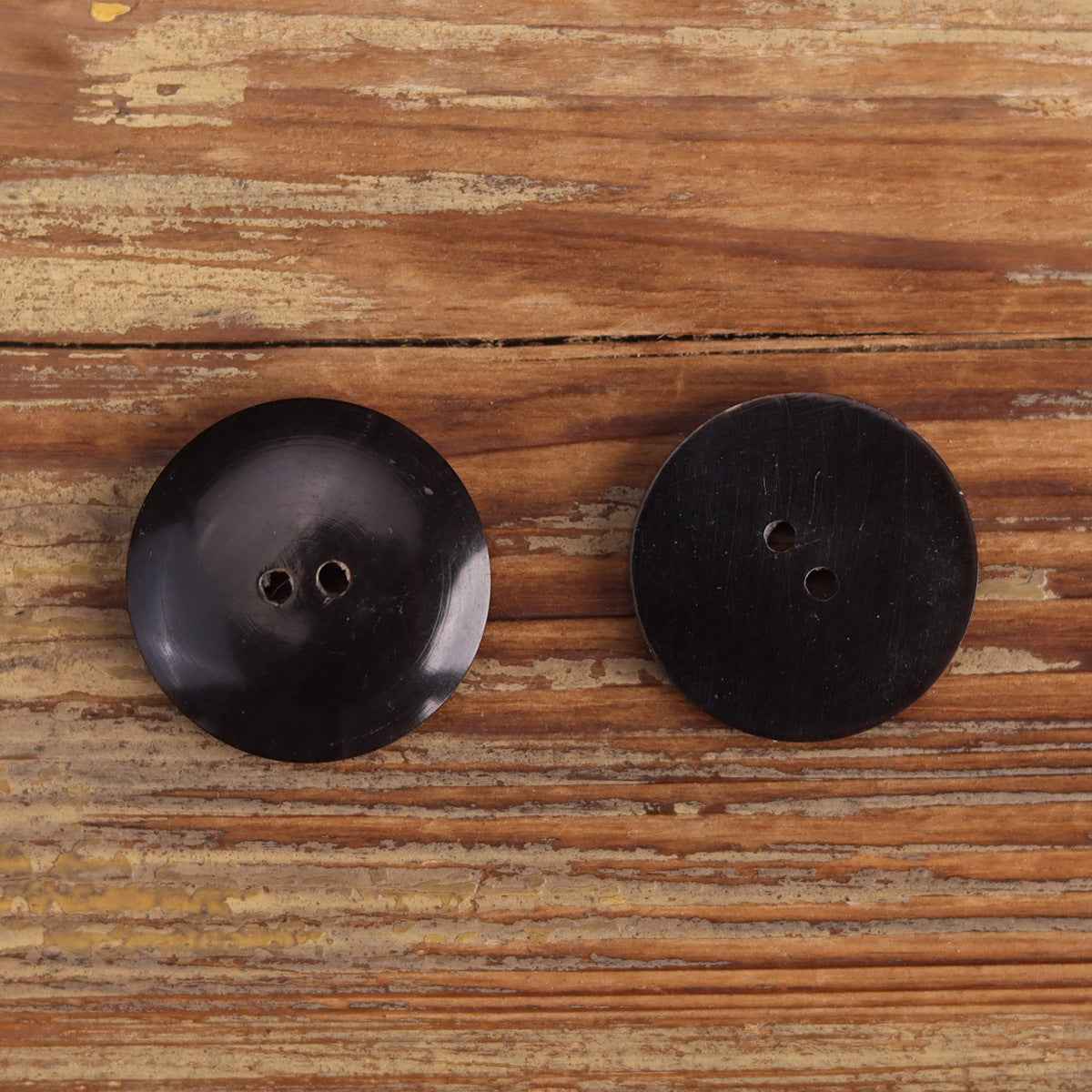 25mm Round 2-Hole Mustard Yellow Hand-Carved Floral Horn Buttons 10 Pack
