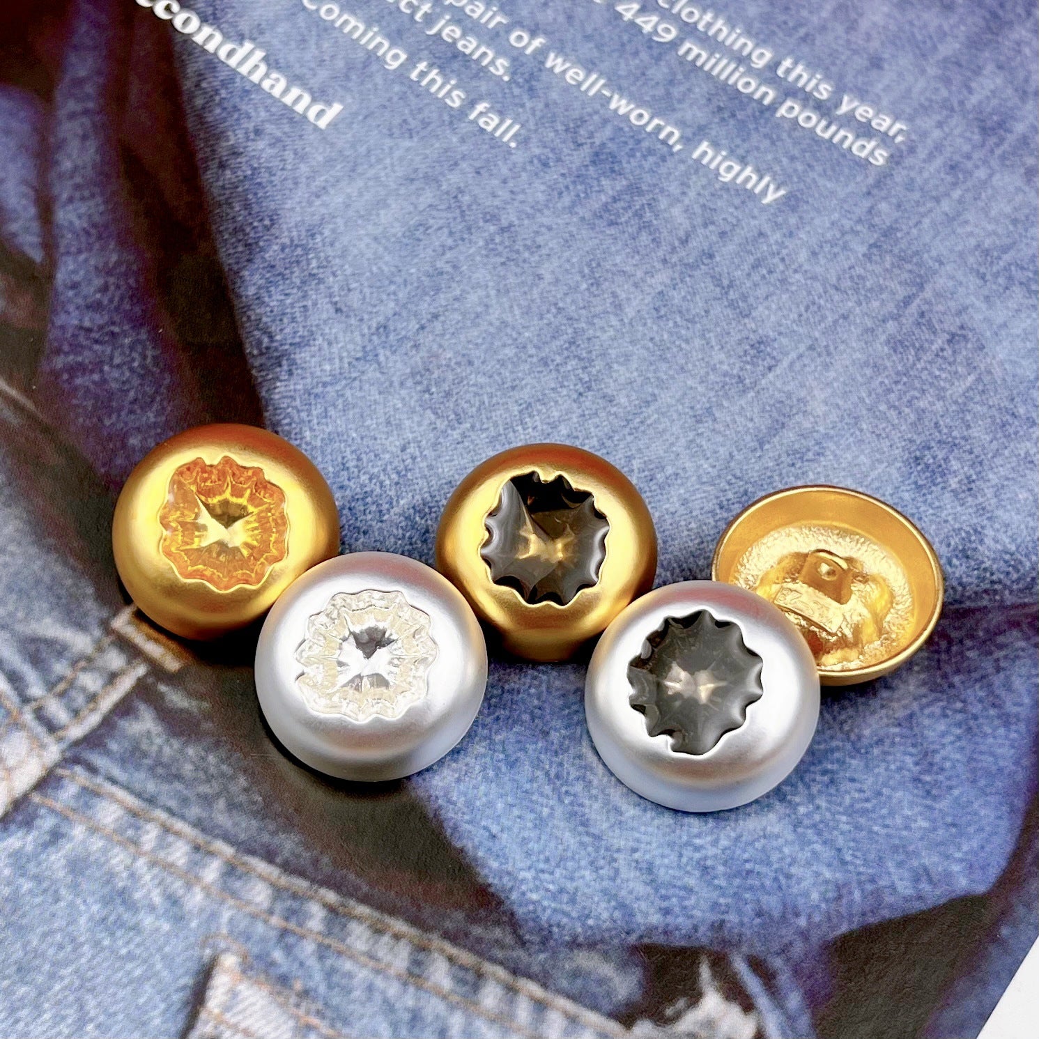 Buton metalic vintage din rășină, culoare argintiu cețos și auriu, 18/23mm, 20 bucăți