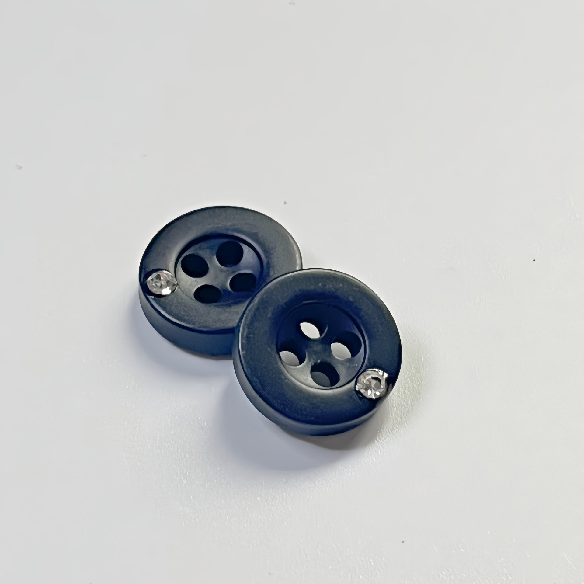 11mm černé kulaté 4-dírkové pryskyřičné knoflíky zdobené diamanty 50 ks