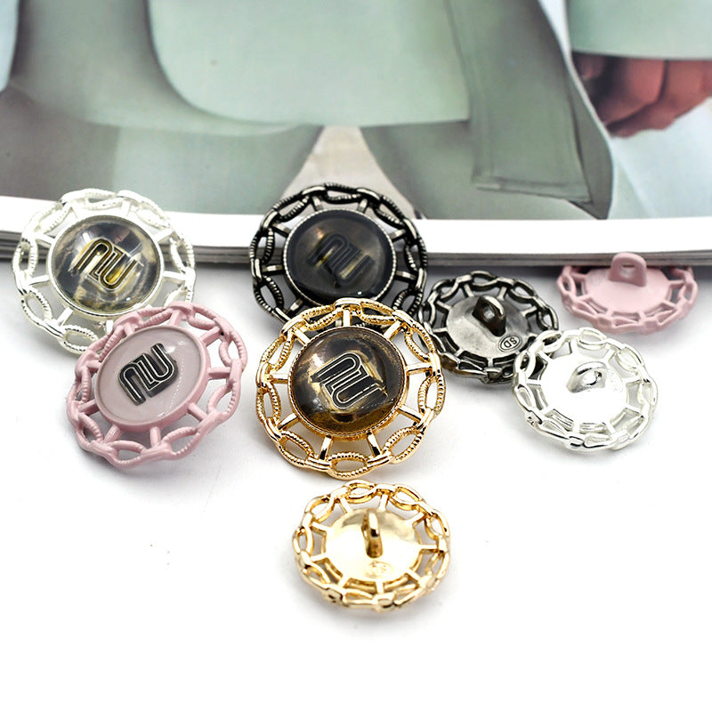 Butoane cu tijă metalică literă M de 18/23mm pentru costume și paltoane 10 bucăți