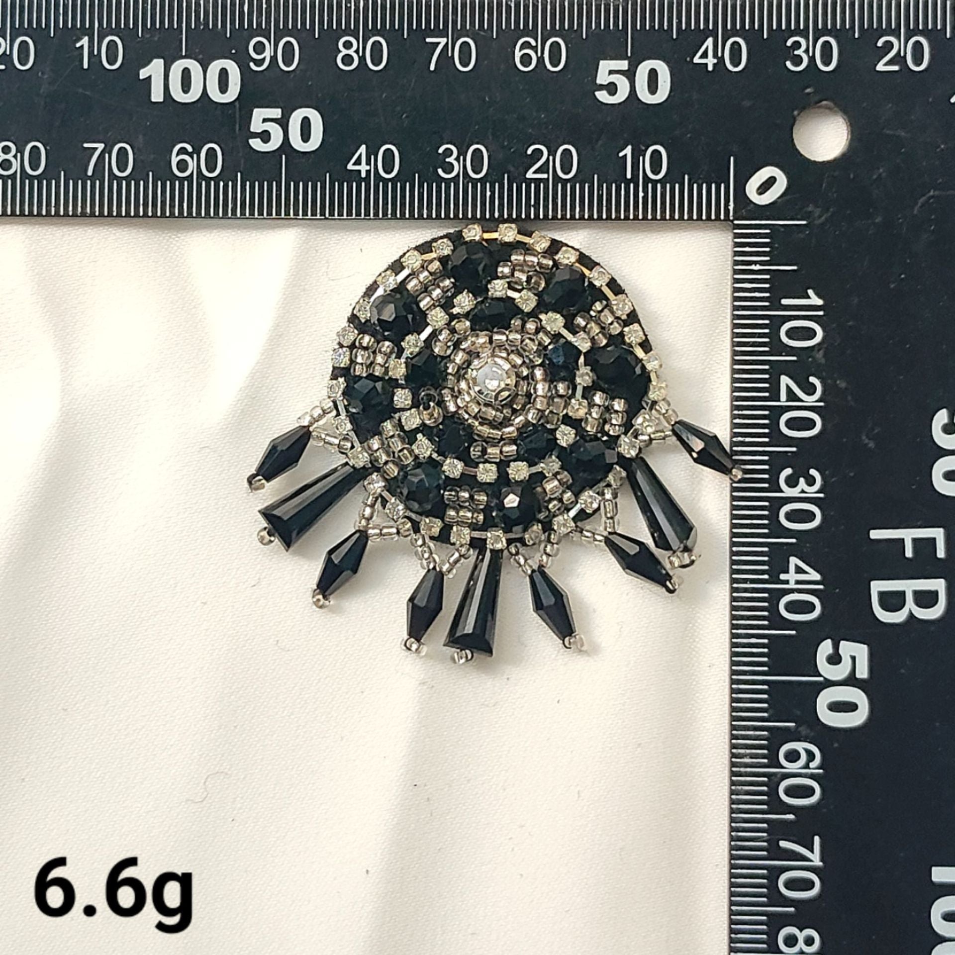 Sorte krystalperlede bi- og guldsmedbroderede patches 14 stk.