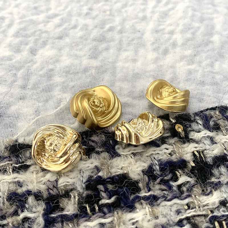 British Style Gold Irregular Lion Head Metal Shank Buttons 50 Pack