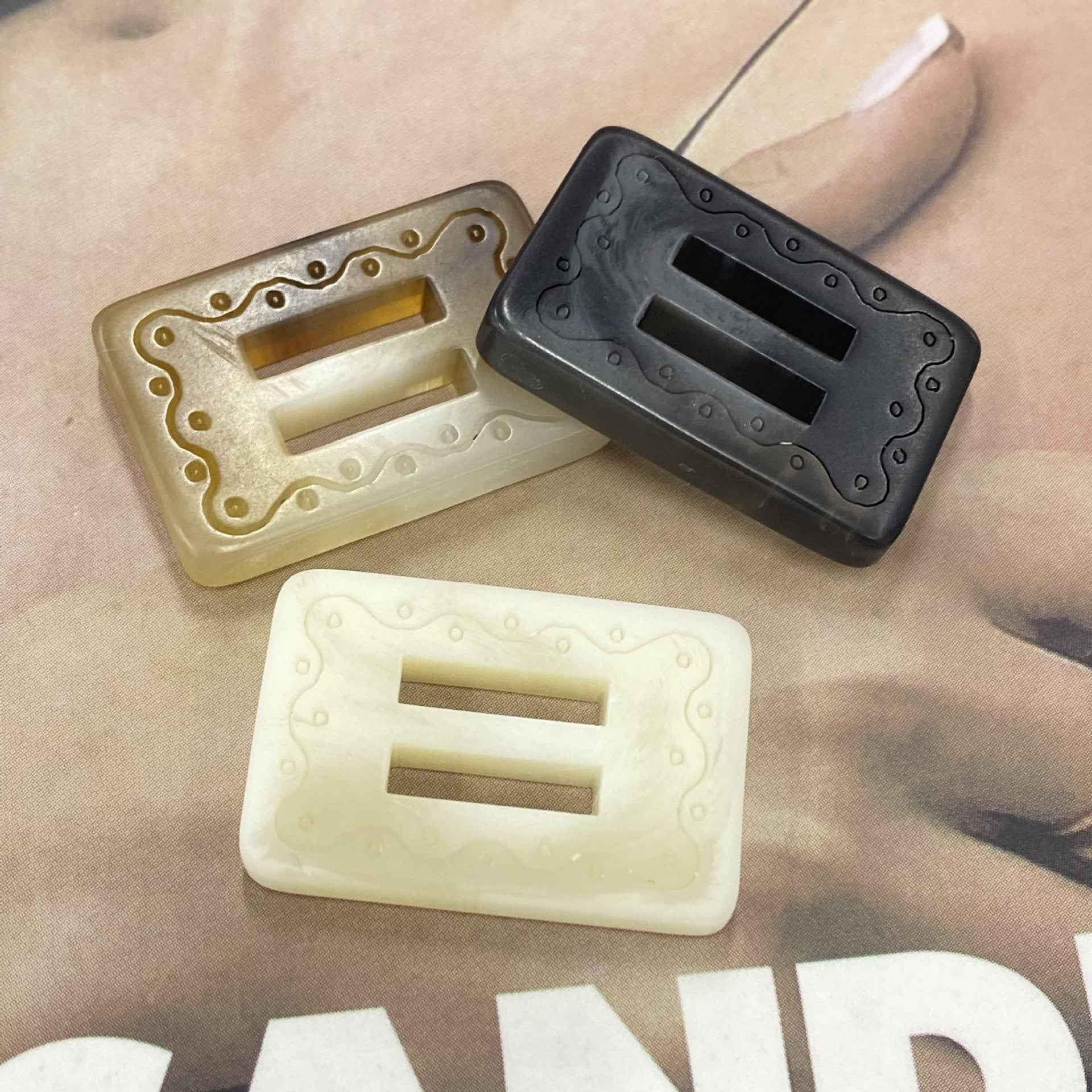 4.3cm Rectangular Resin 2-Hole Buckle Buttons 10pcs