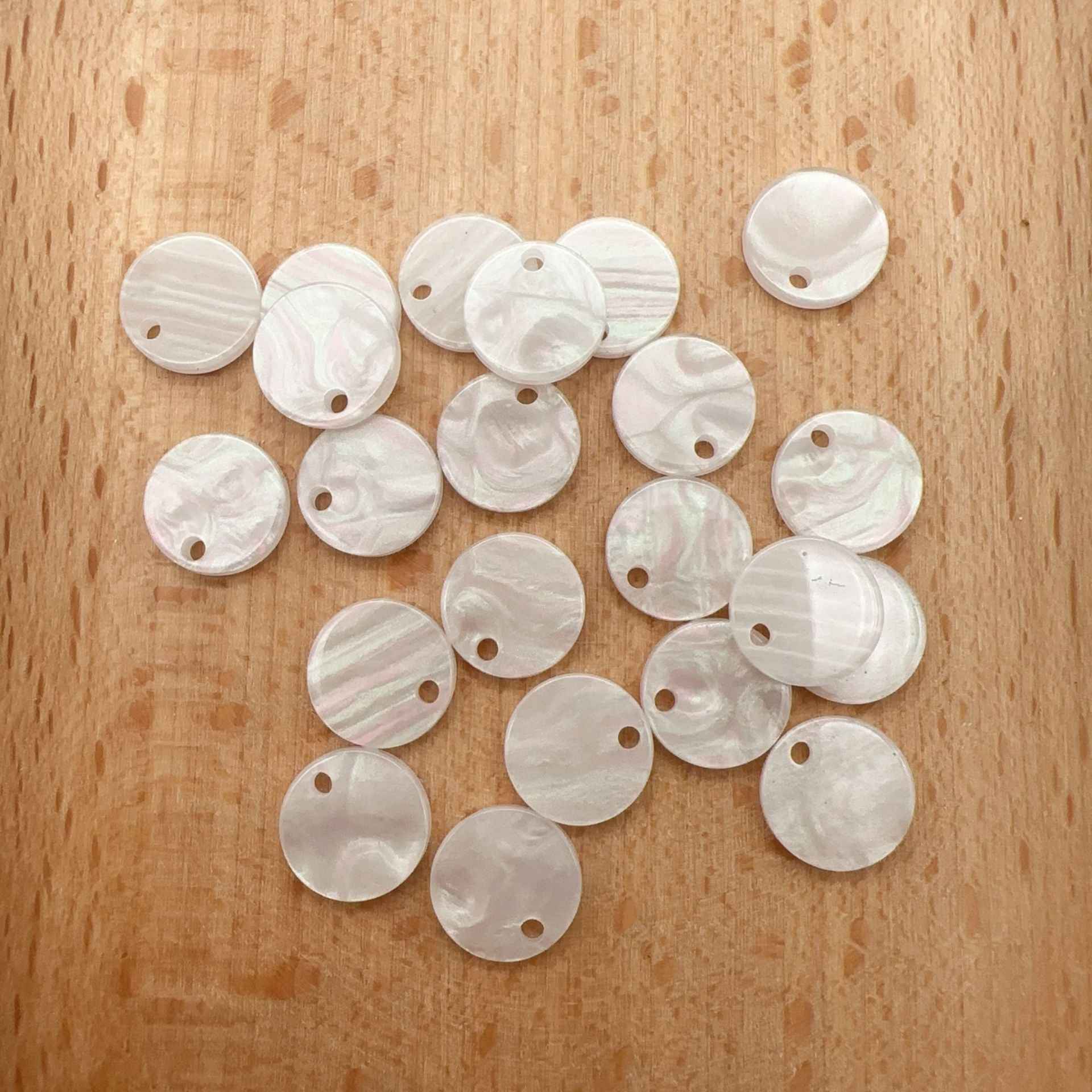 18L (11.5mm) Round Single-Hole Resin Decorative Buttons 90 Pack
