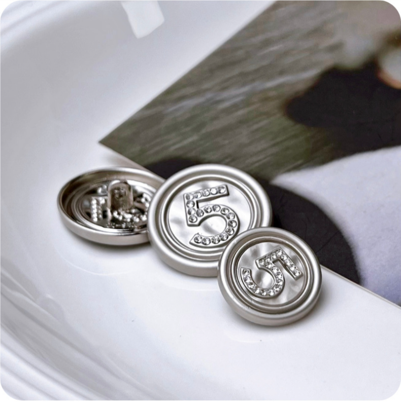 18/23MM Runde Diamant Nummer 5 Metal Sweater Knapper 10 stk