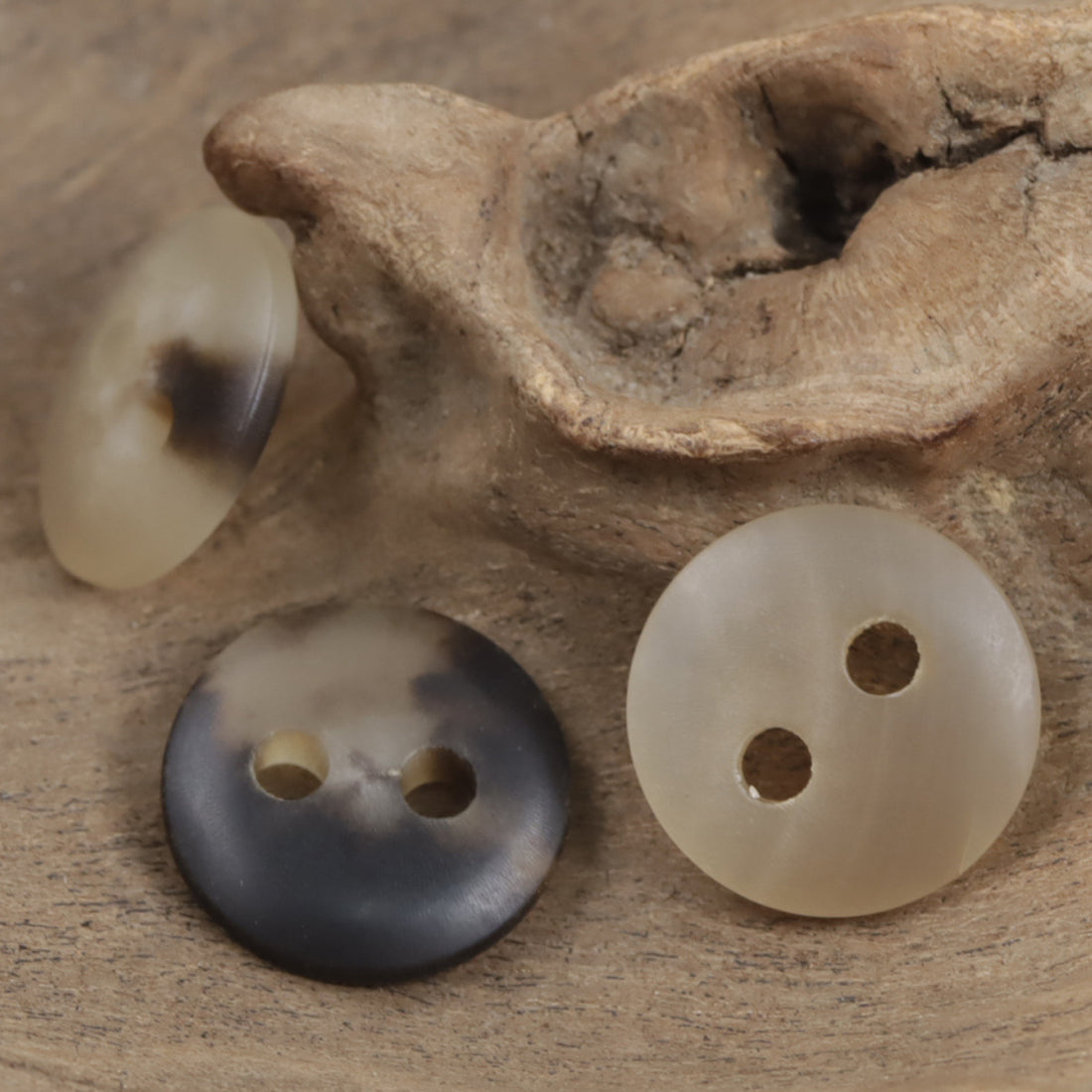 Natural Yellow Cattle Horn Two-Eye Buttons for Suit Sweater Cuffs 2PCS - Lots of Buttons