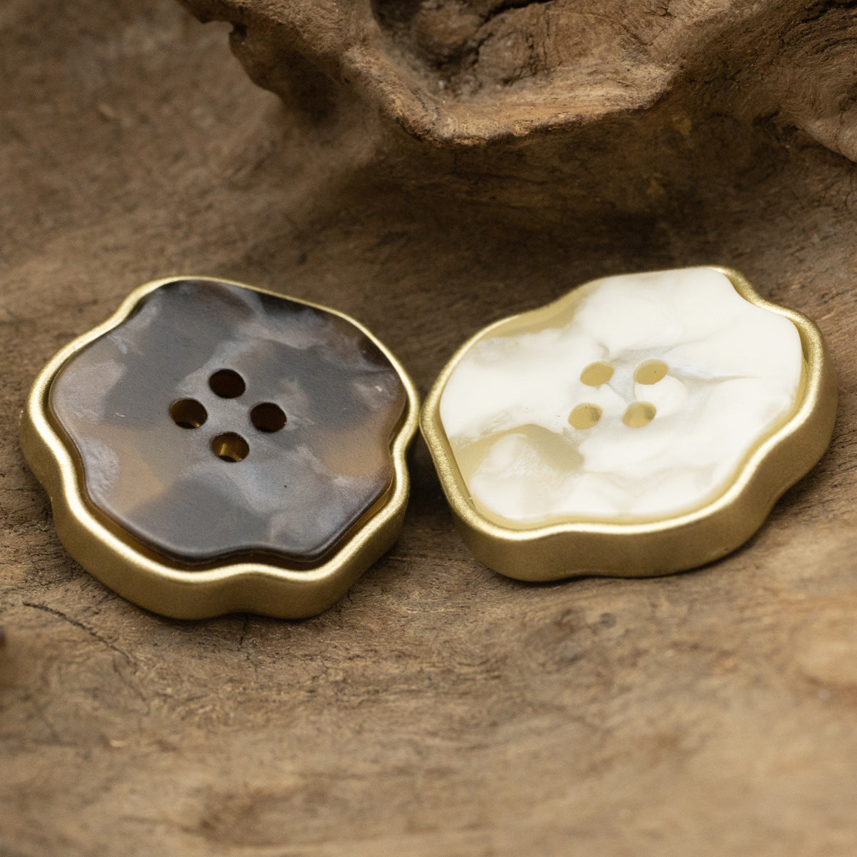 18-38mm Plum Blossom-Shaped Resin Buttons for Vintage Jackets 10pcs - Lots of Buttons
