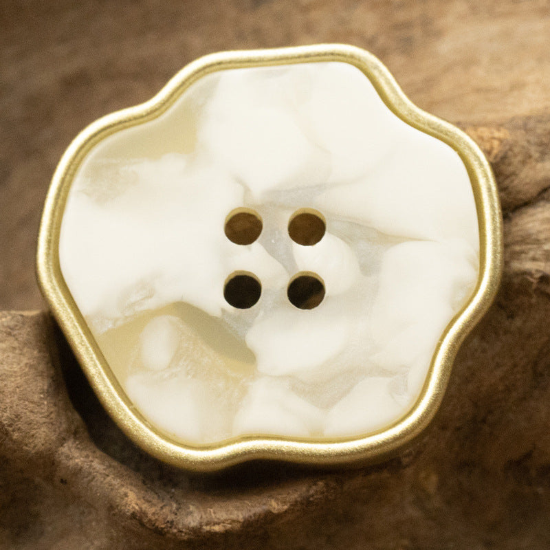 18-38mm Plum Blossom-Shaped Resin Buttons for Vintage Jackets 10pcs - Lots of Buttons