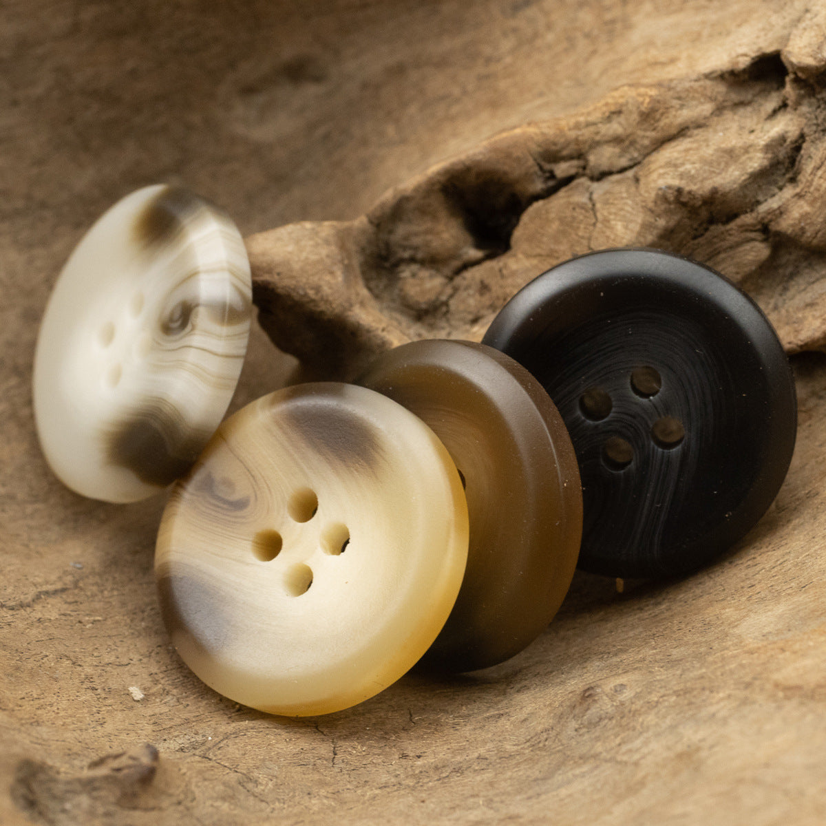 15-30mm Four-Hole Resin Buttons for Casual Suits Sweaters 40 Pack - Lots of Buttons