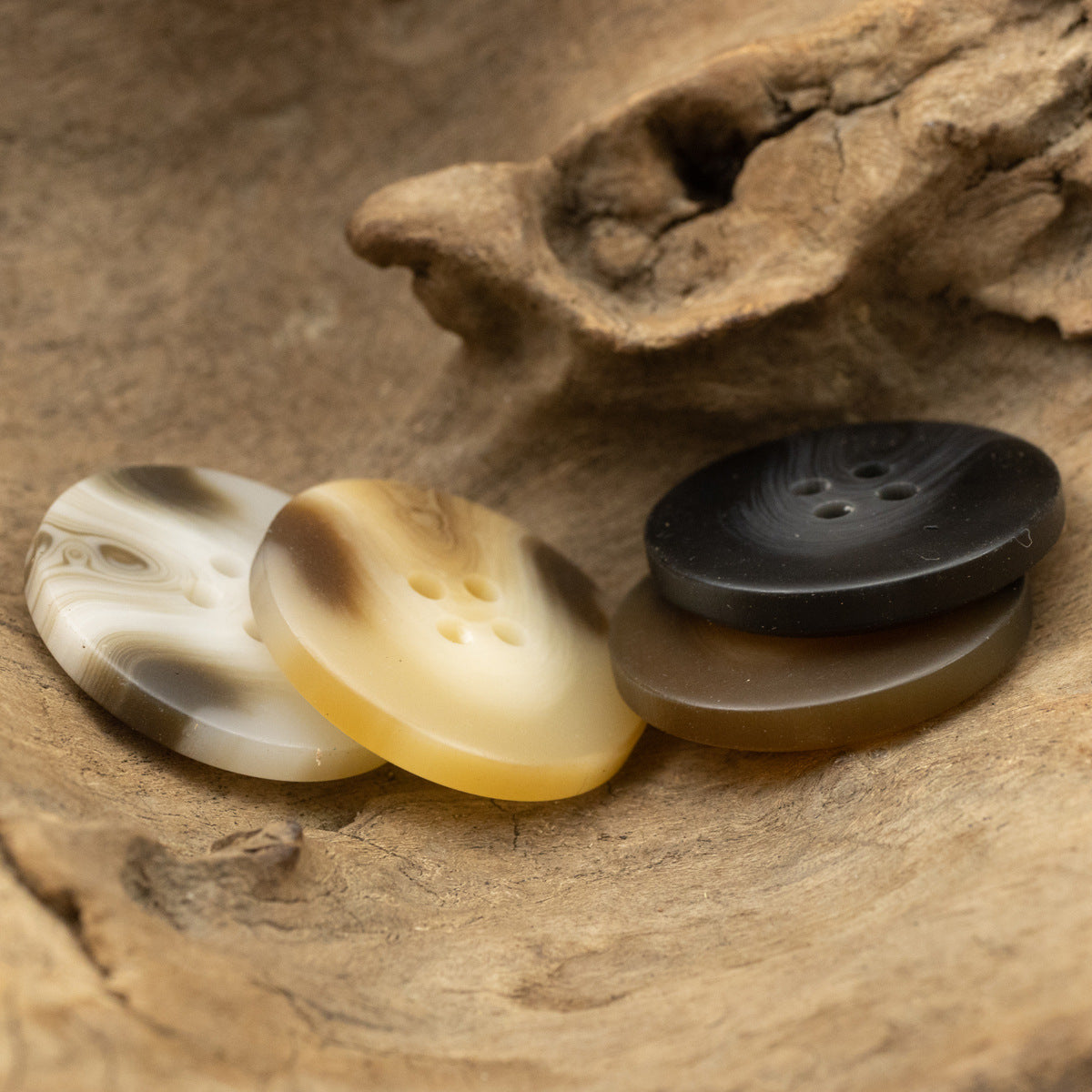 15-30mm Four-Hole Resin Buttons for Casual Suits Sweaters 40 Pack - Lots of Buttons