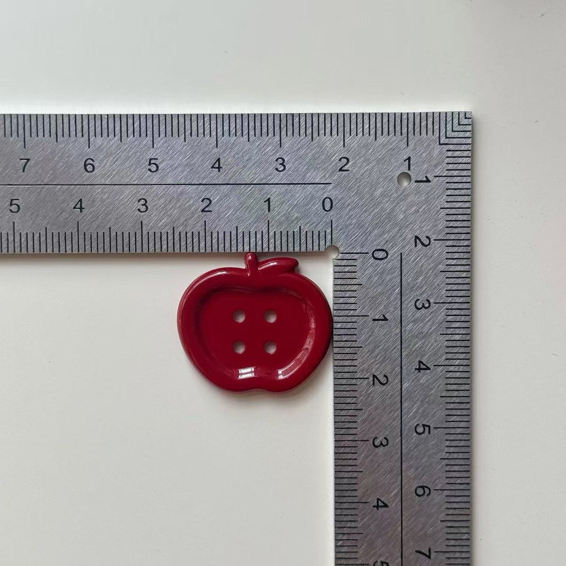 25MM Κόκκινα Κρασιά Μήλο 4-Τρύπες Κουμπιά Ρητίνης 40τεμ