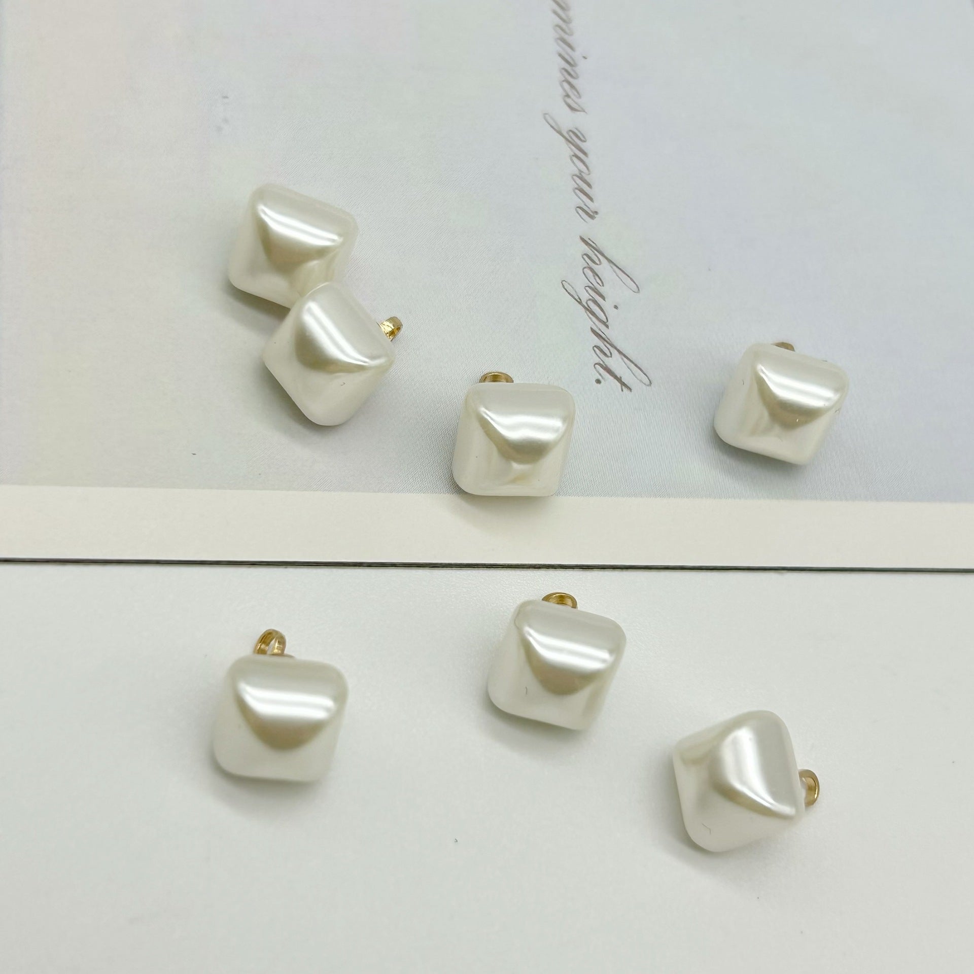 10mm okrugli naborani gumbi od bisera i bijeli kvadratni gumbi od bisera 40 komada
