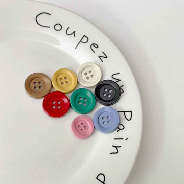 18mm Circular Four-Hole Plastic Buttons for Children's Clothing 80 Pack - Lots of Buttons