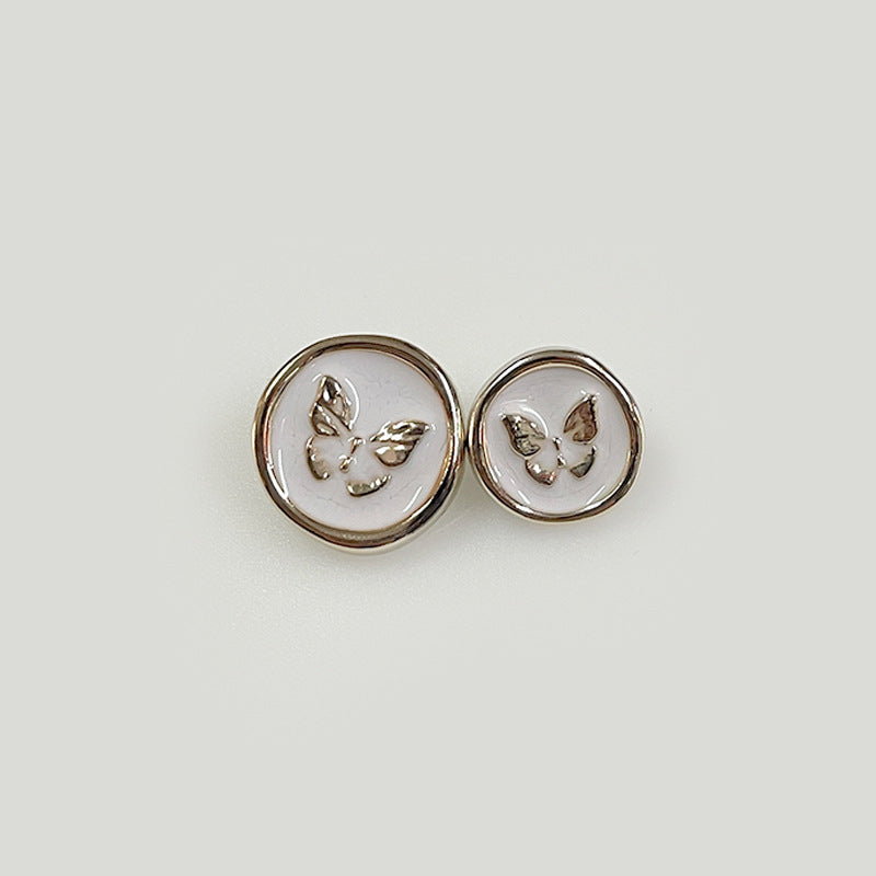 17/20mm ümmargused mustvalged liblikakujulised plastist nööbid kampsuni mantli jaoks 40 tk