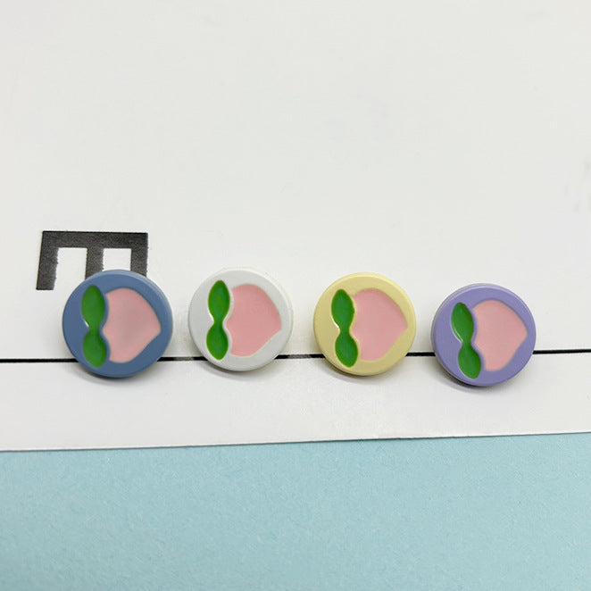 15/18mm värvilised multifilmilikud virsiku mustriga plastnööbid varrastega 70 pakis