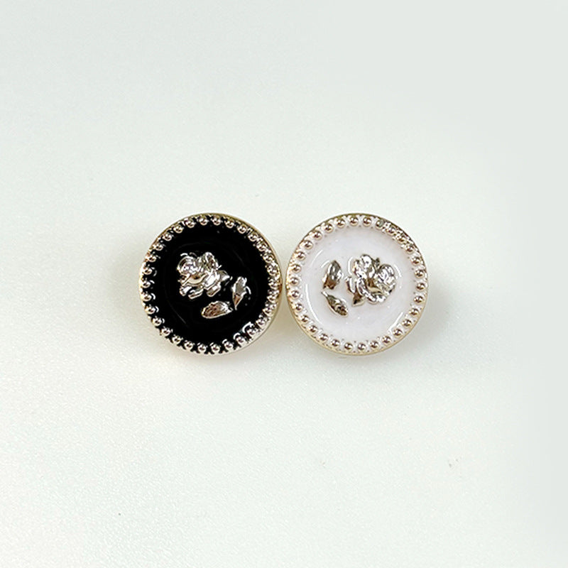 15/18/21mm ümmargused plastist varrega nupud hammasratta servaga roosimustritega 100 tk