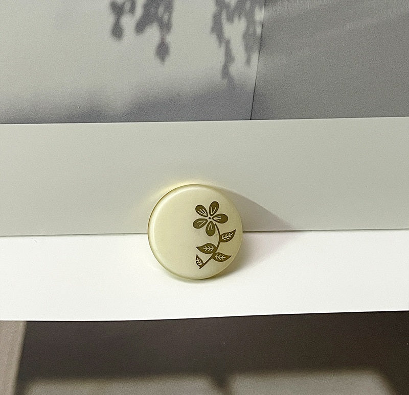 Nasturi rotunzi din rășină de 18/23/25mm cu model floral decupat cu laser și tije metalice pentru palton, 20 bucăți