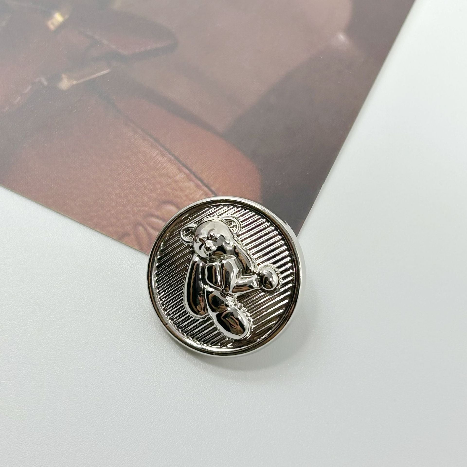 15-23mm Guld Silver 3D Nallebjörn Dekorativa Metallknappar med Stift 20st