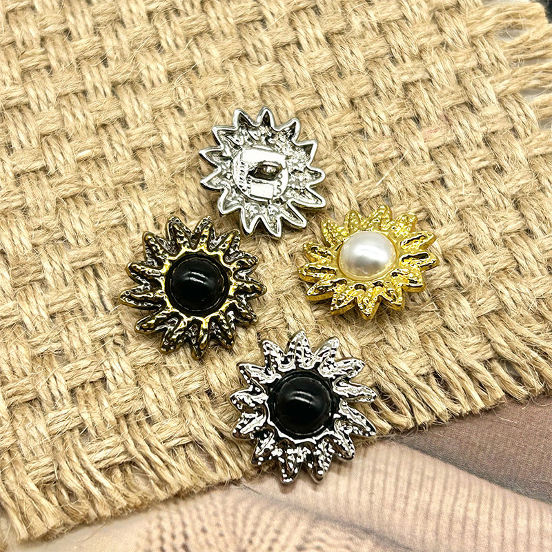 Butoane metalice vintage în formă de floarea-soarelui cu perle, 18/20/23mm, set de 48 bucăți