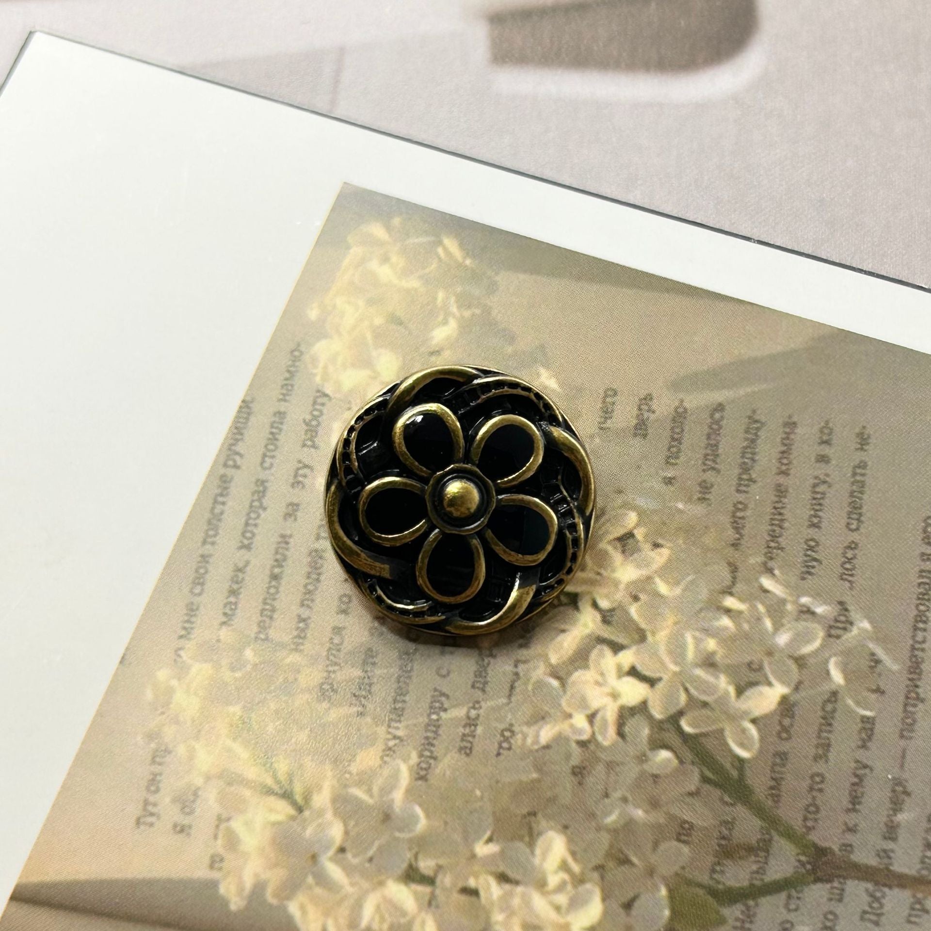 Butoane rotunde din metal emailat cu dantelă vintage și floare, 18/20/23mm, pachet de 48 bucăți