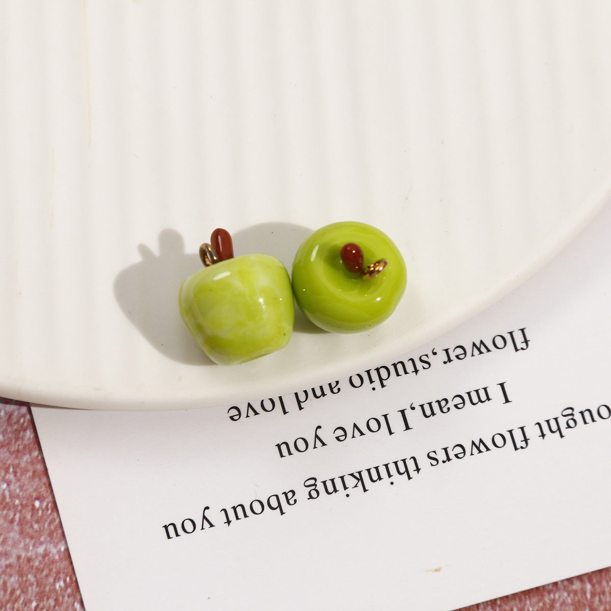 14mm Tegneserieinspirert Kunstig Frukt Juleeple Harpiks Pendel 5stk