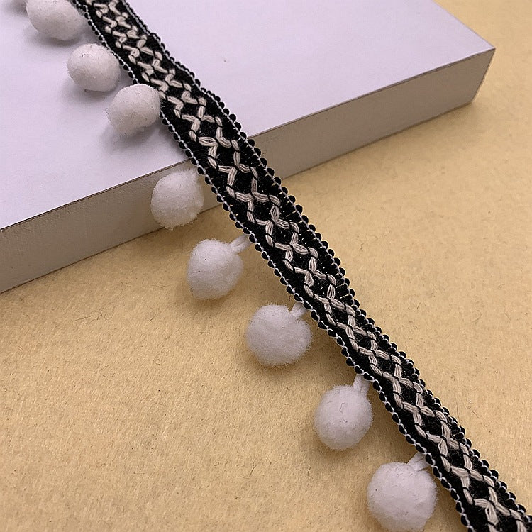 1,5 cm-es Pom-Pom dísz ruházathoz és lakberendezéshez – 10 yard